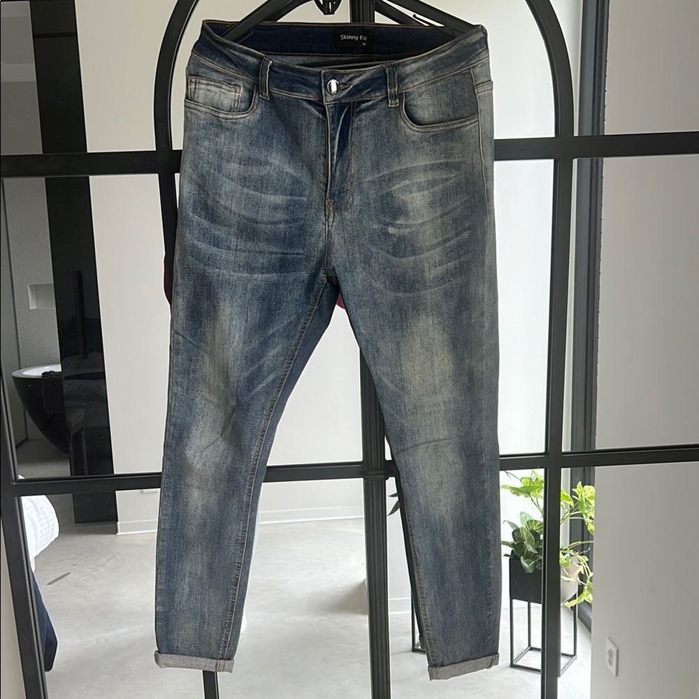 Blue Skinny Jeans with Vintage-Inspired Fading